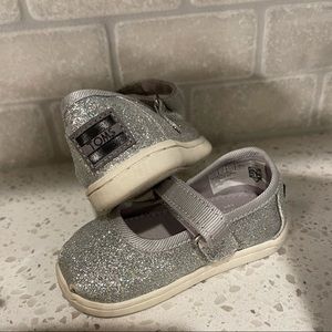 TOMS Kids Size 4